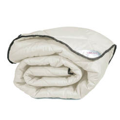 Lightweight winter blanket 200 x 210 cm, 70% wool, 300 g/sq.m.